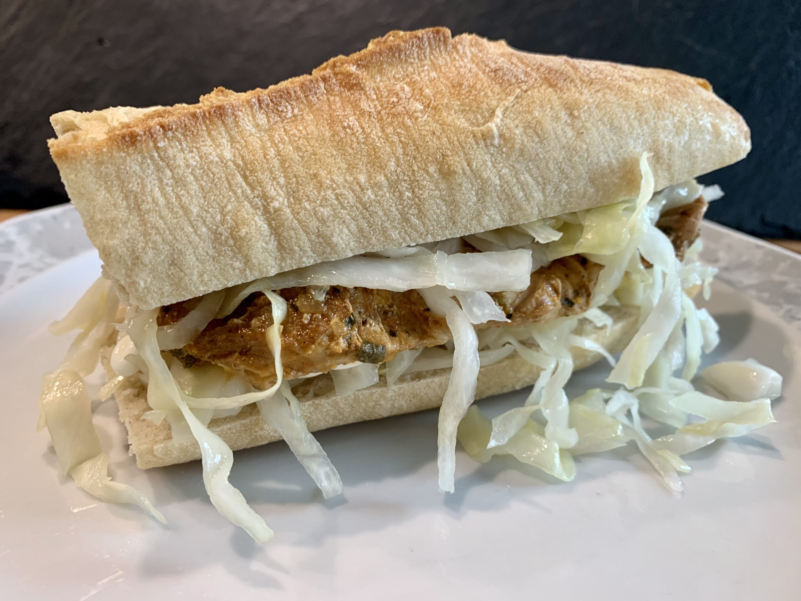 Braten-Krautsalat Brötchen