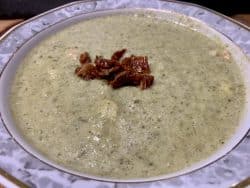 Brokkoli-Rosenkohl Süppchen