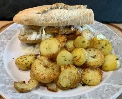 Braten-Krautsalat Brötchen mit Bratkartoffeln