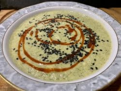 Brokkoli-Creme-Süppchen mit Chili