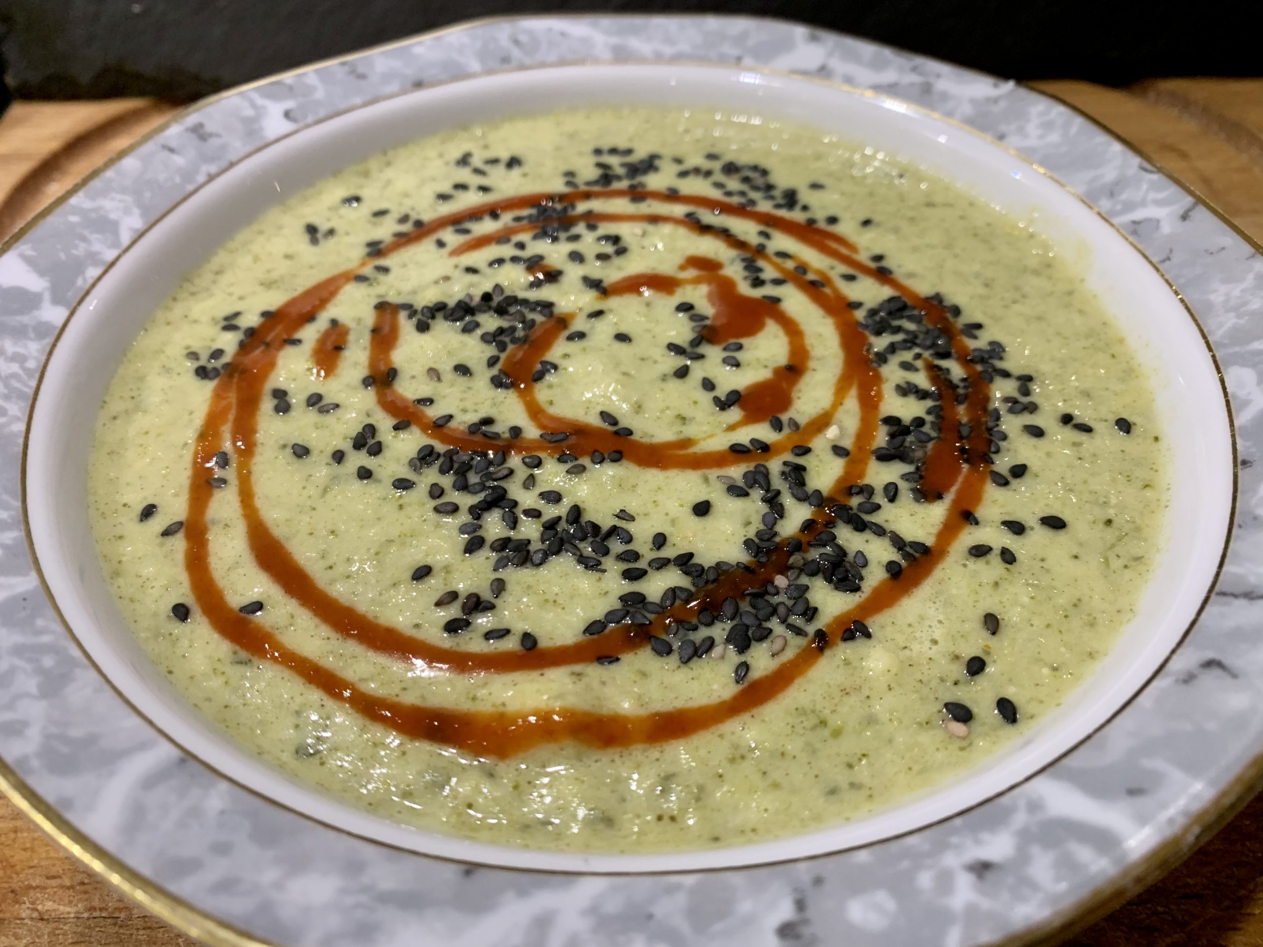 Brokkoli-Creme-Süppchen mit Chili Brokkoli-Creme-Süppchen mit Chili