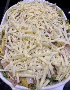 und mit Gruyere bestreuen