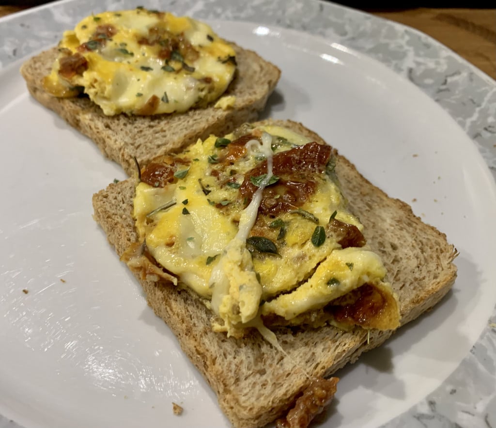 Italienisches Rührei mit Mozzarella