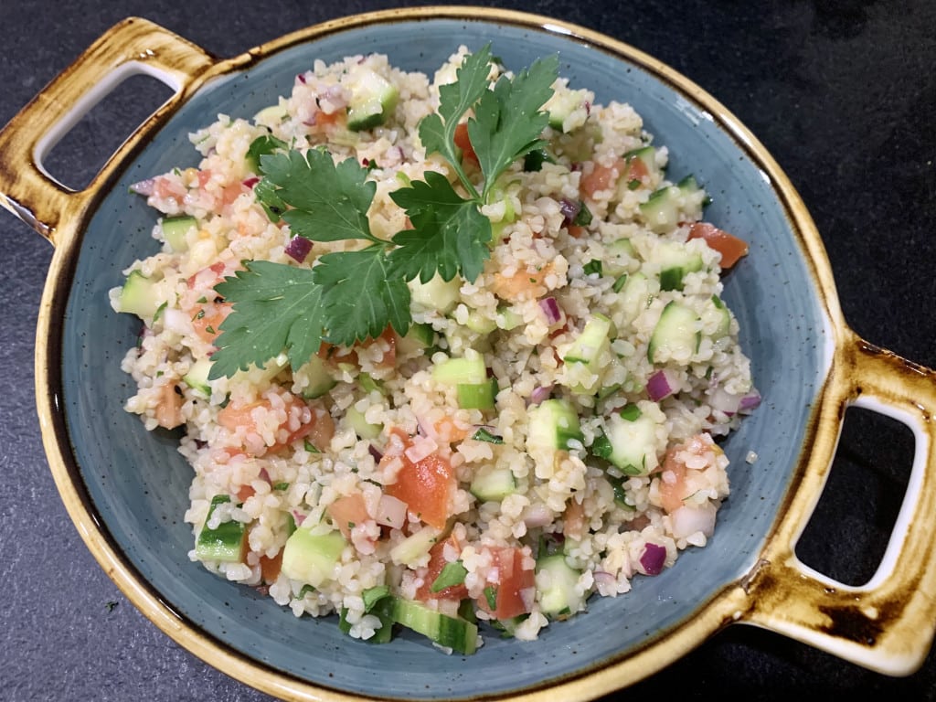 Frischer Bulgursalat mit Minze