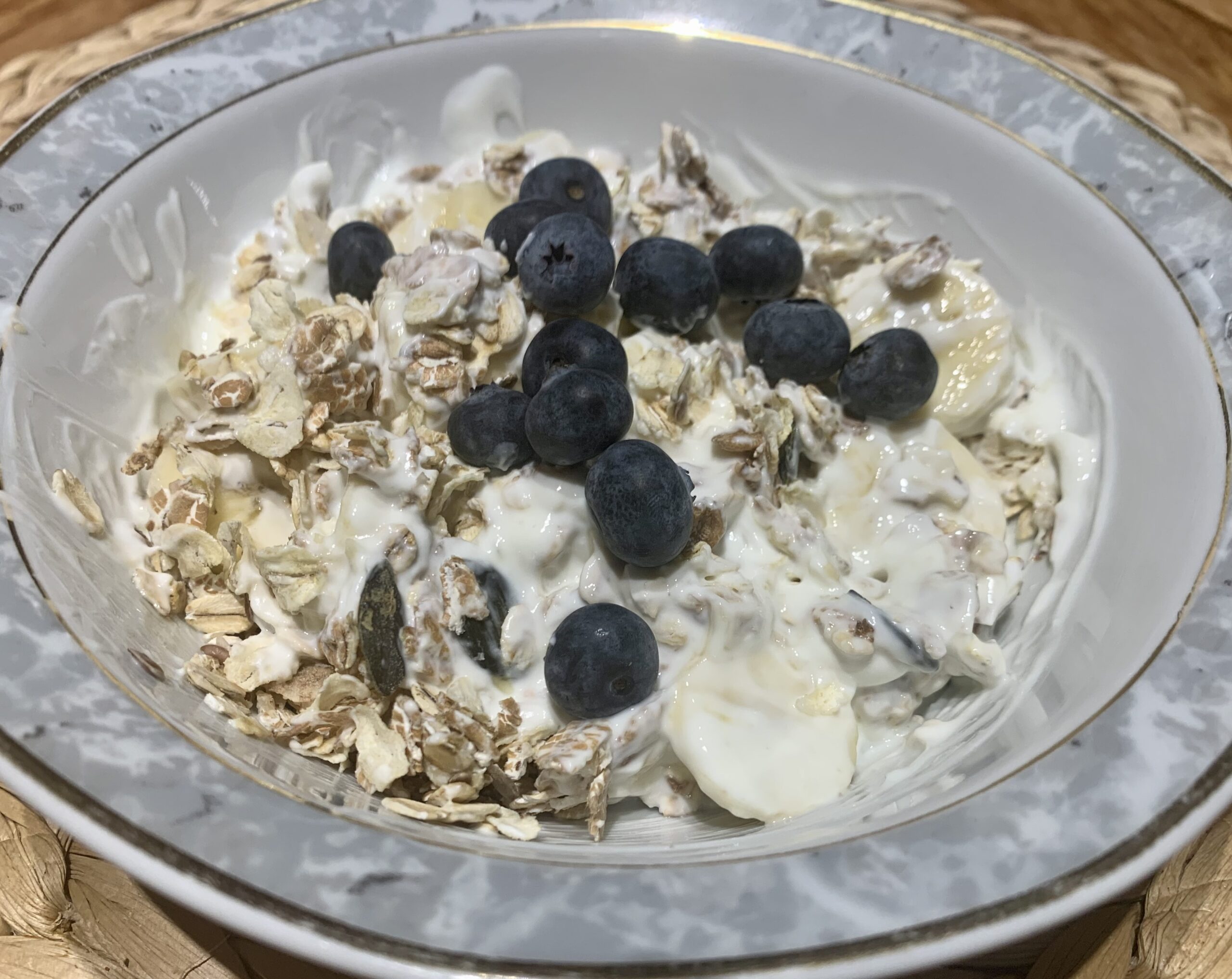 Haferflocken mit Joghurt und Banane