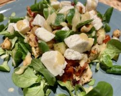 Thunfisch-Kichererbsen Salat auf Feldsalat