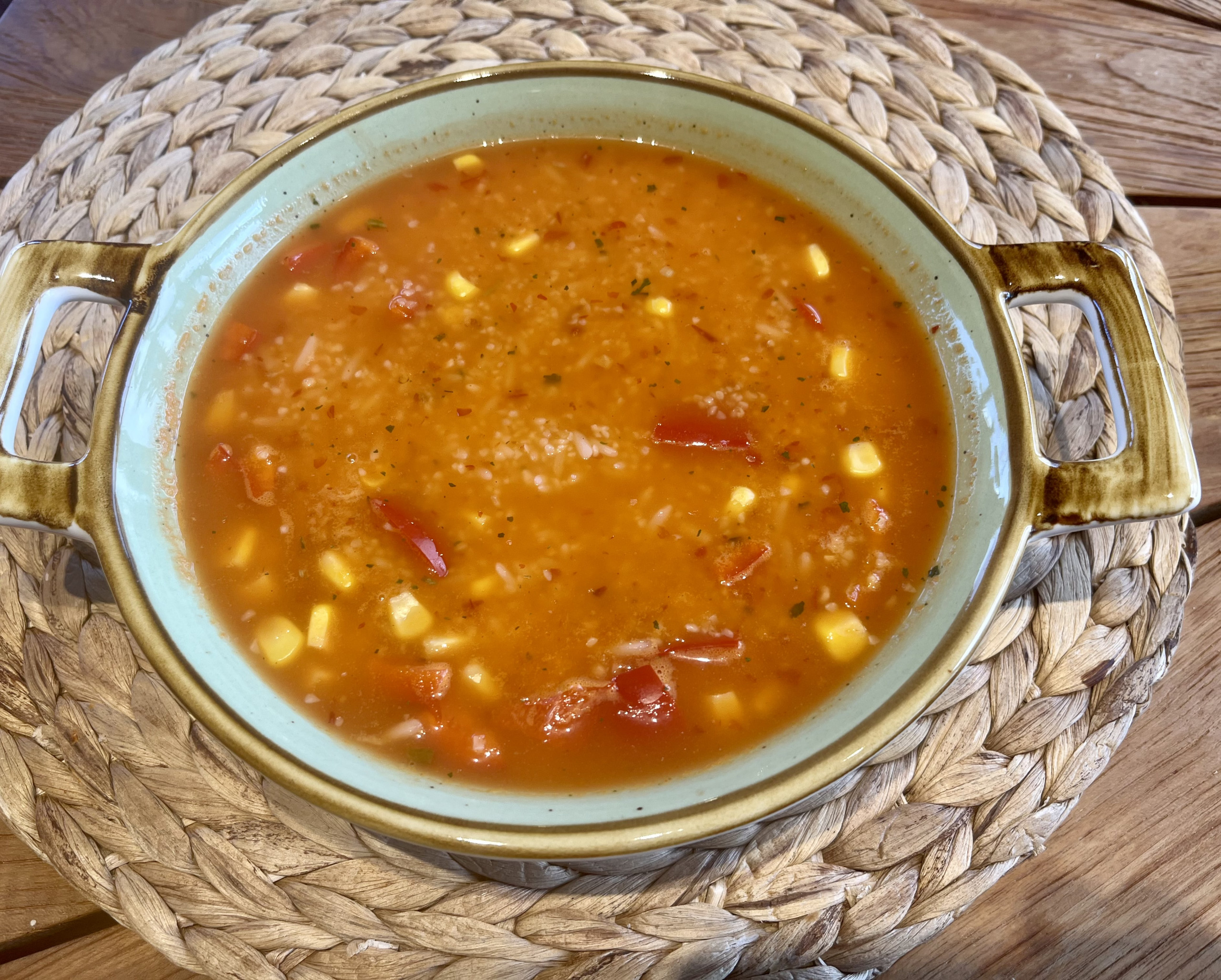 Bulgur Suppe mit Paprika und Mais