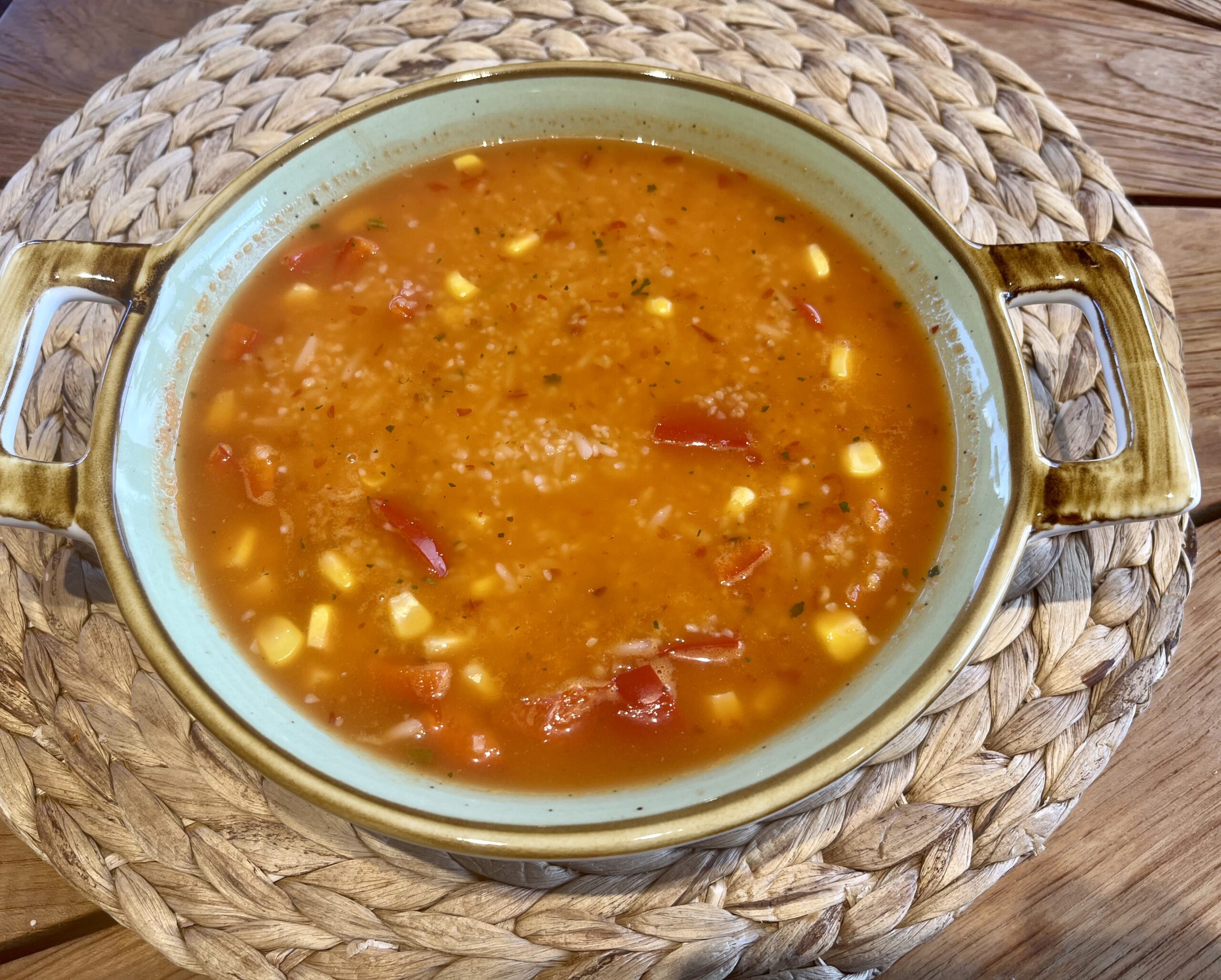 Bulgur Suppe mit Paprika und Mais
