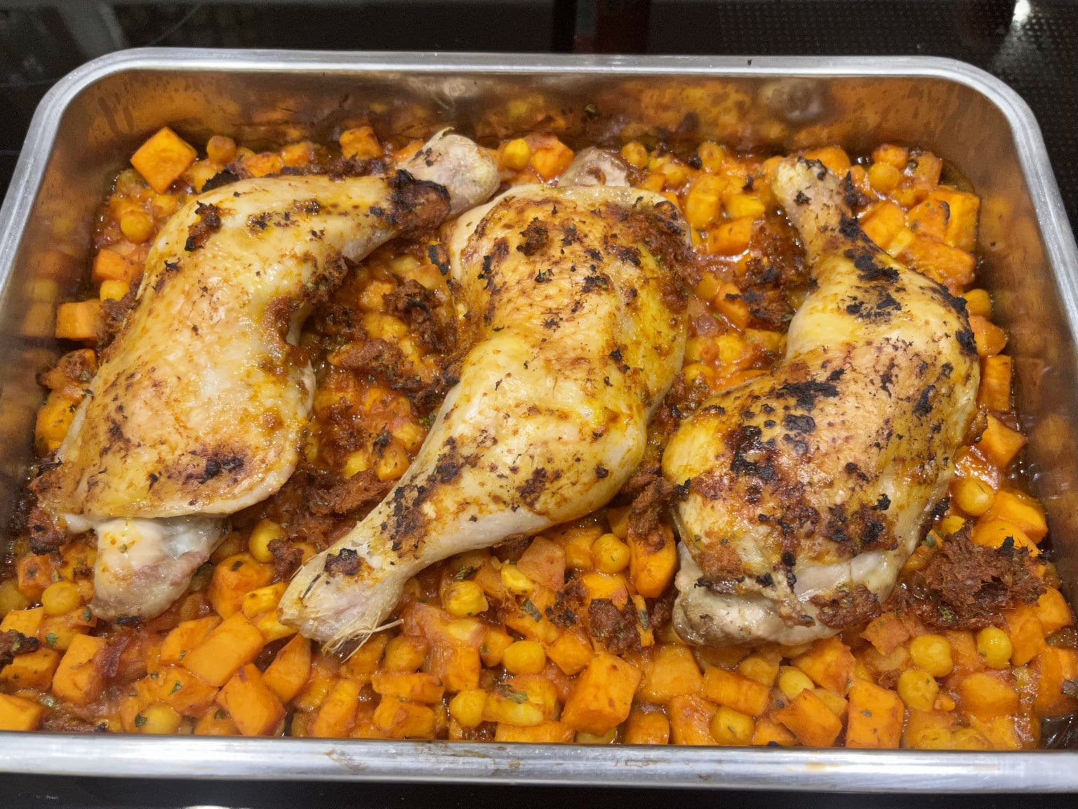 Marokkanische Hühnchen-Tajine aus dem Backofen Marokkanische Hühnchen-Tajine aus dem Backofen