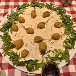 Vitello Tonnato mit frittierten Kapernäpfeln