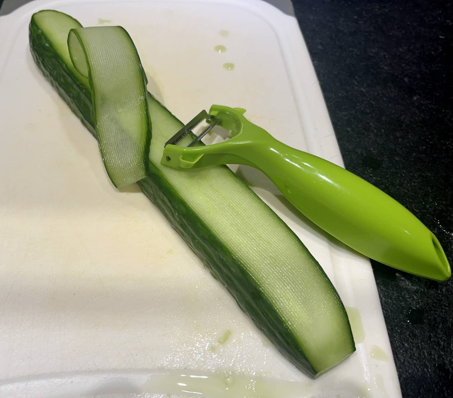 Gurken Rollup mit Parmaschinken und Rucola