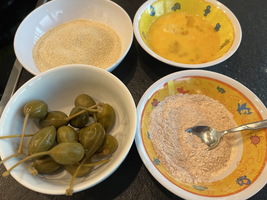 Panierstraße für frittierte Kapernäpfel