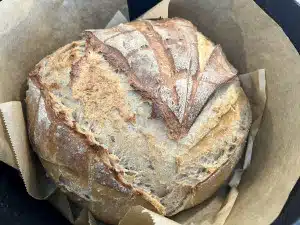 Knuspriges Mischbrot im Dutch Oven