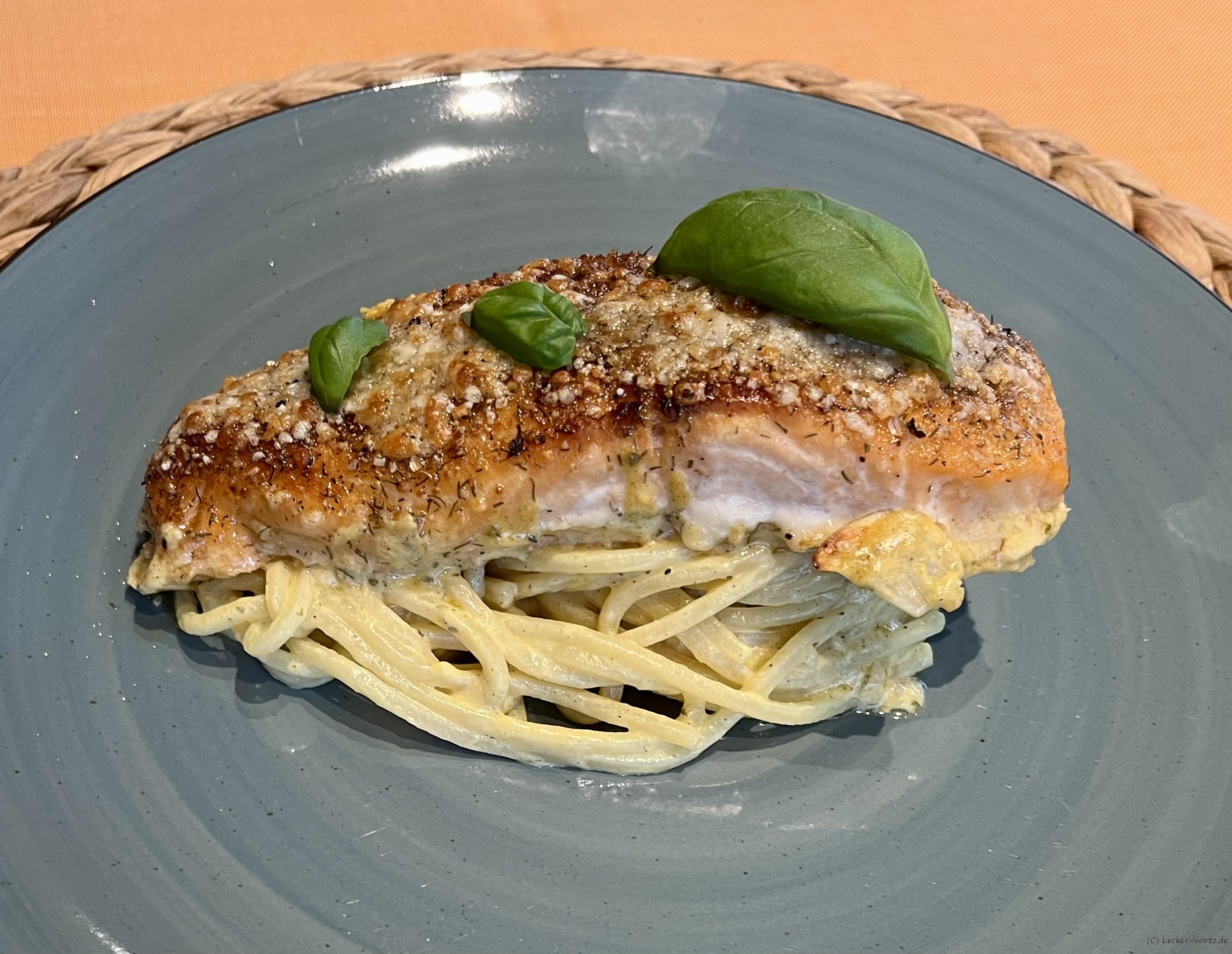 Karamellisierter Lachs auf Zitronen-Pecorino Tonnarelli