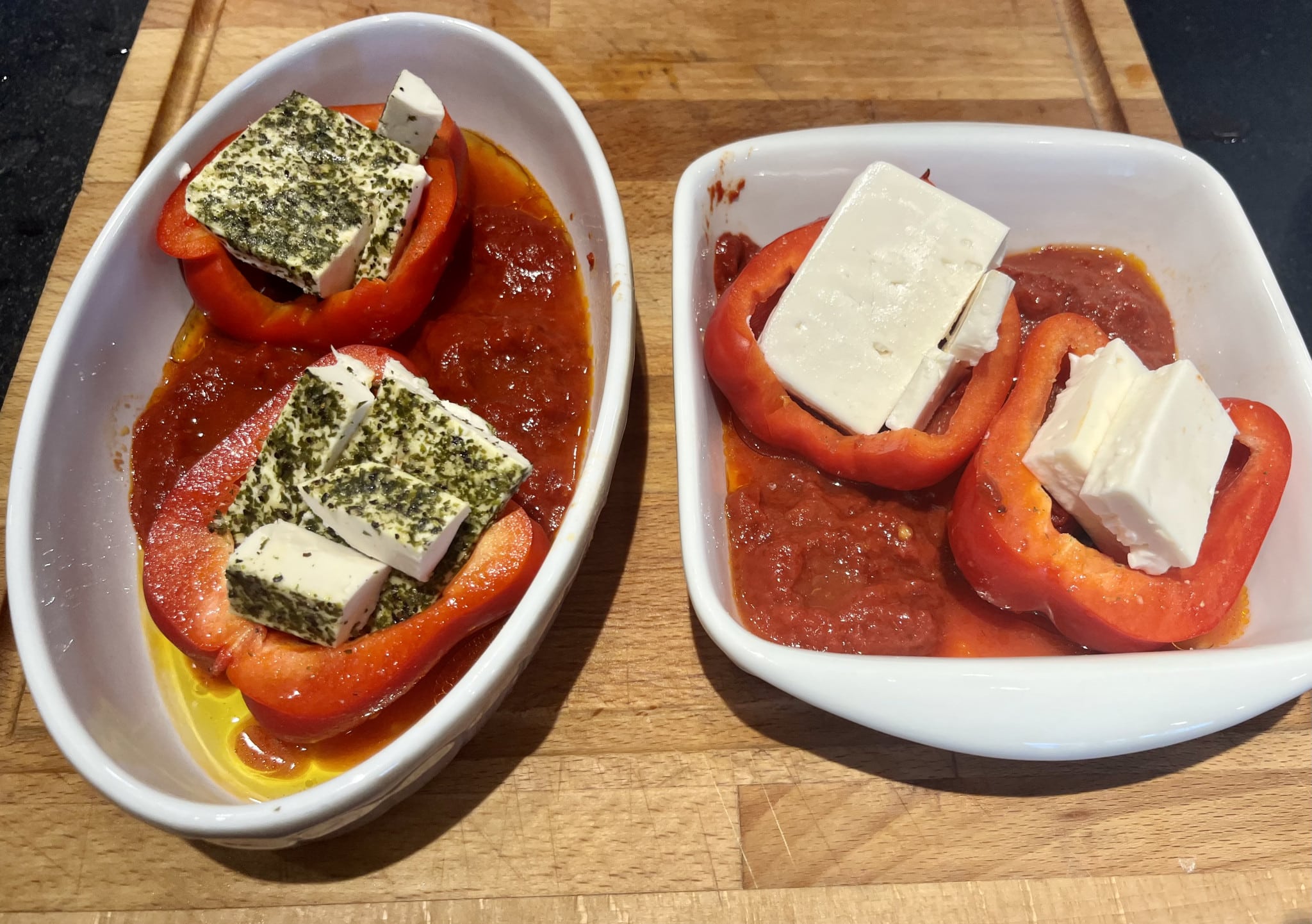 Paprika mit Ziegenkäse überbacken