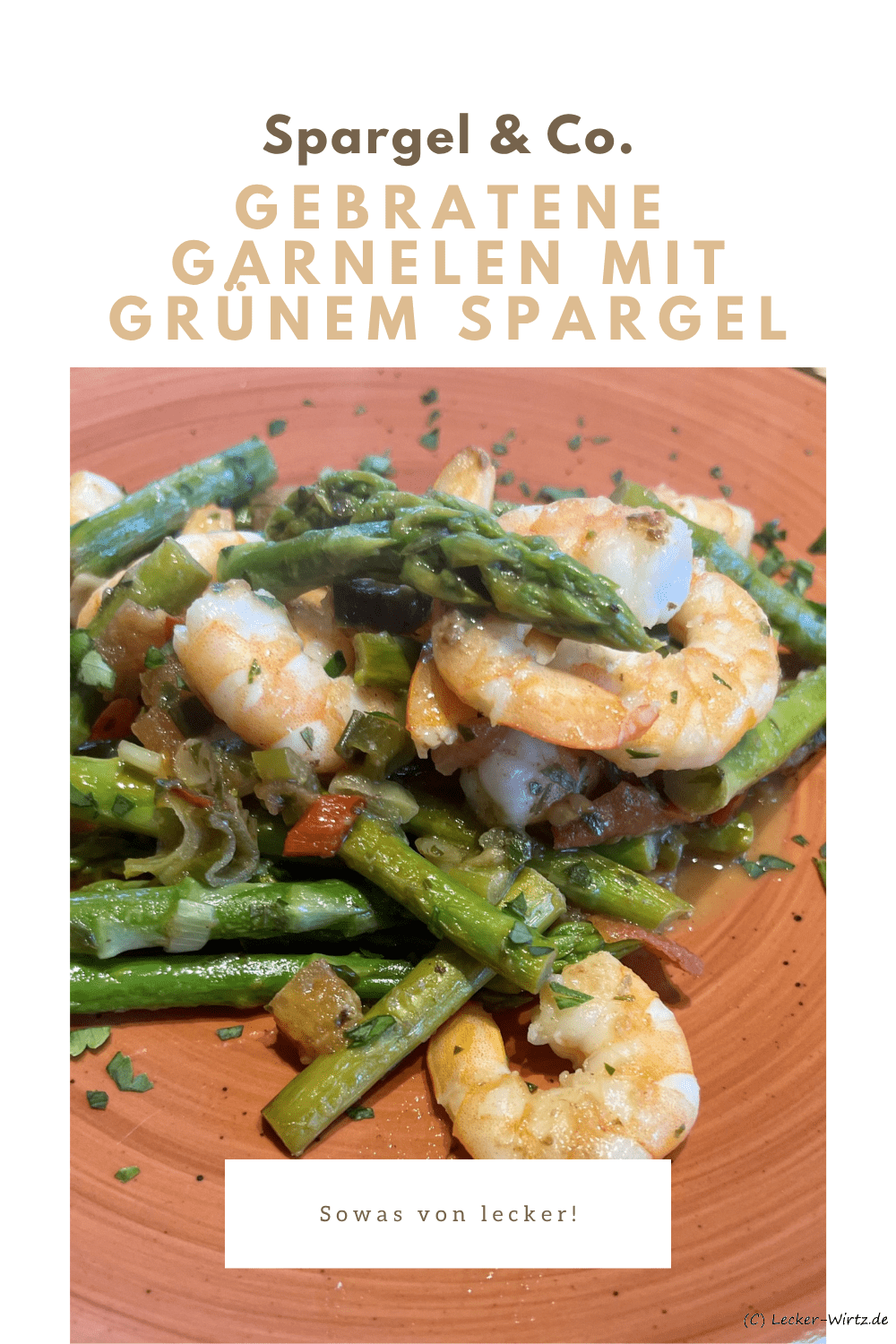 Gebratene Garnelen mit grünem Spargel
