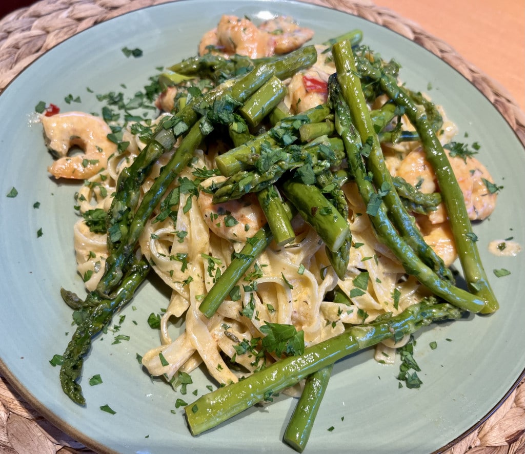 Tagliatelle alla crema di scampi e asparagi