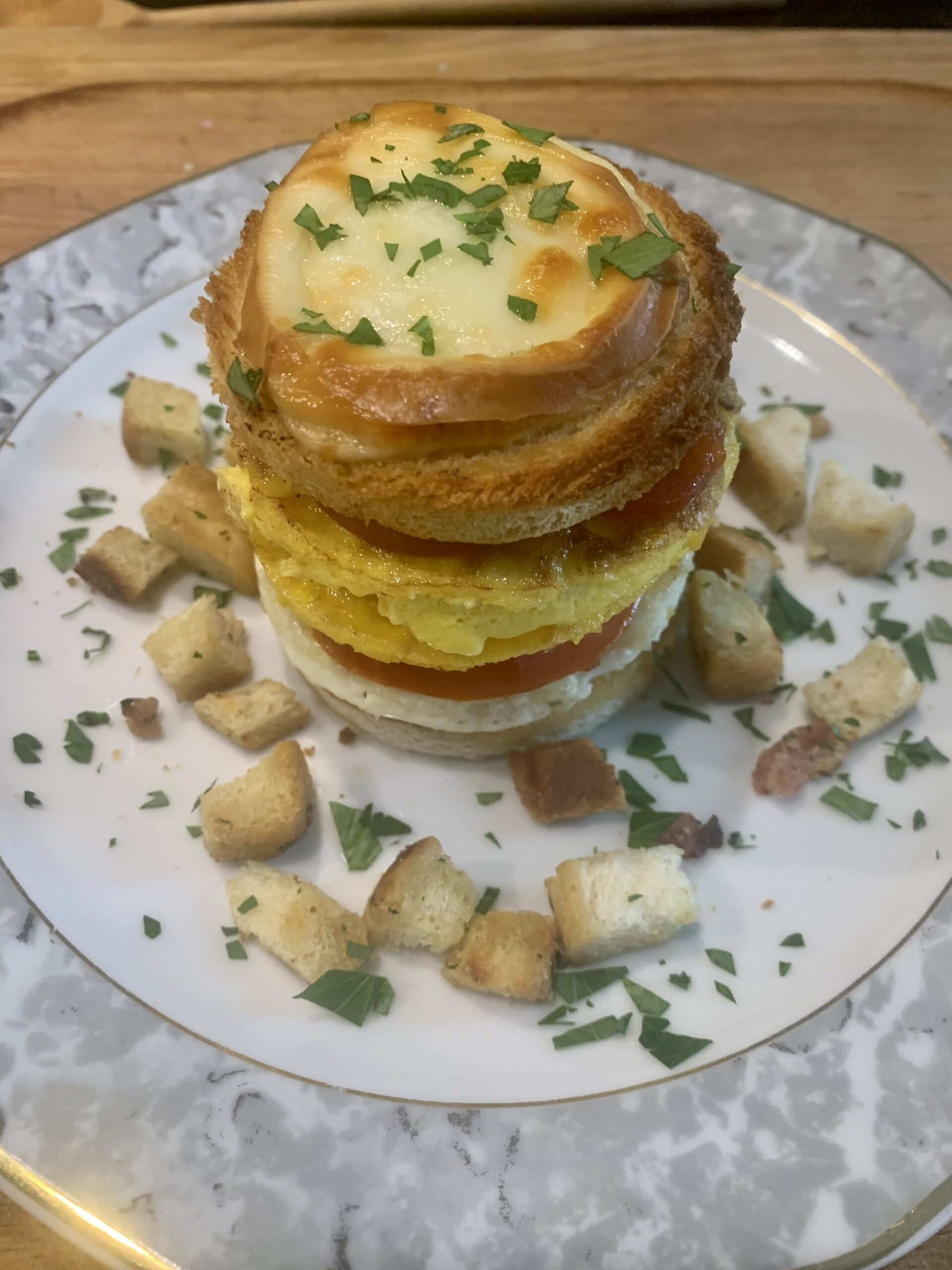 Bacon-Tomate-Eier Turm