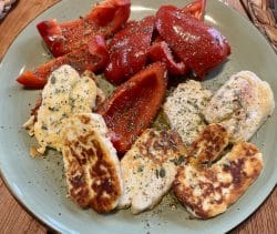 Gebratener Halloumi mit Paprika