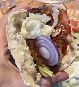 Oder als Bratwurstdöner Pita