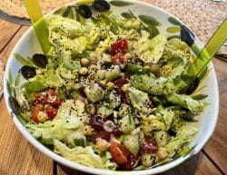 Kichererbsensalat mit Kidneybohnen und Sesamdressing