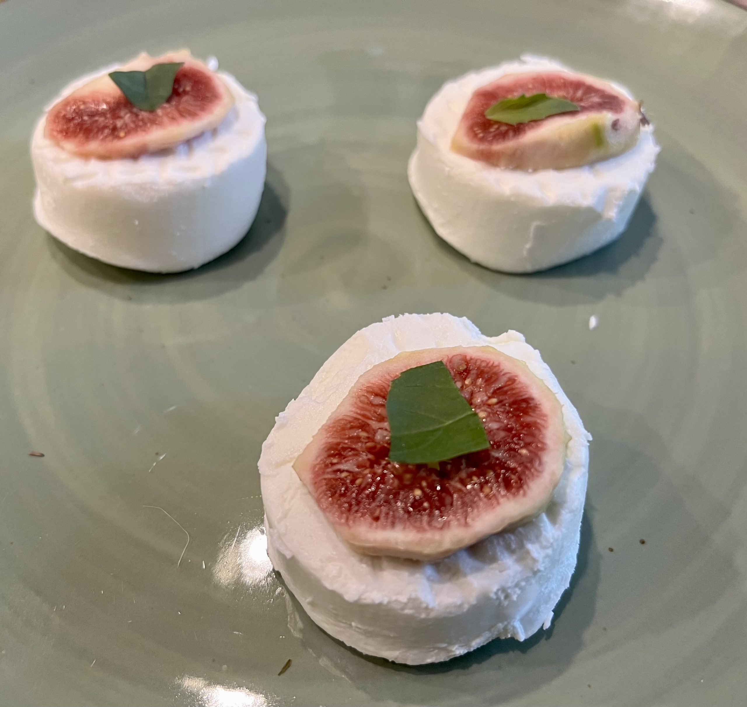 Ziegenfrischkäse mit Feige