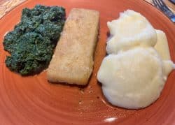 Spinat mit Backfisch und Kartoffelpüree