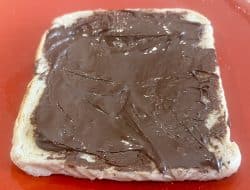 Toastbrot mit Schoko-Nuss Aufstrich