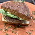 Allgäu-Burger mit Laugenecke und Obazda