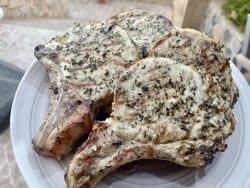 Iberico Kotelette mit Thymian-Knoblauch Kräuterkruste – chuletas ibéricas