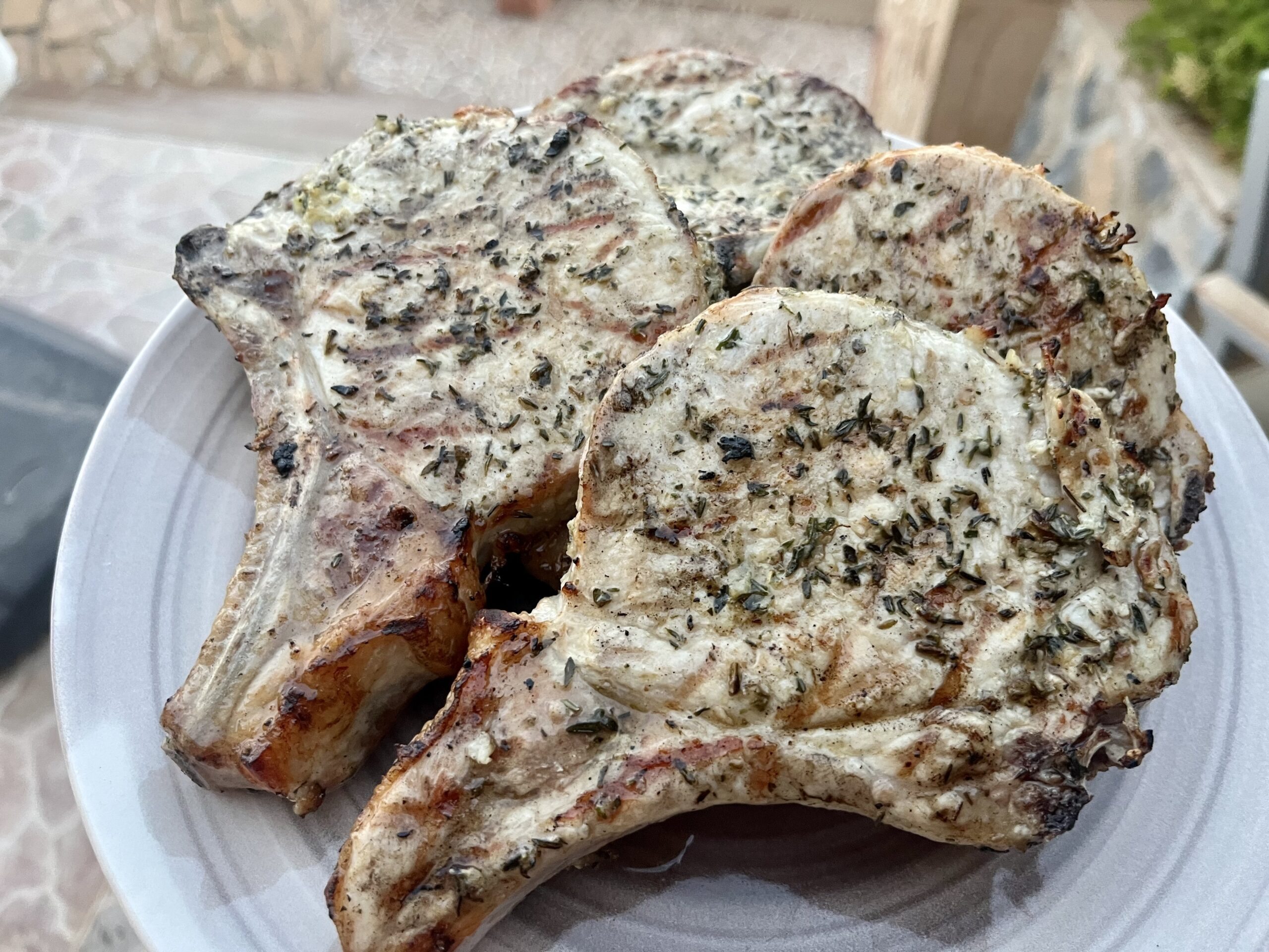 Iberico Kotelette mit Thymian-Knoblauch Kräuterkruste – chuletas ibéricas