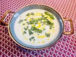 Kalte Gurken-Basilikumsuppe