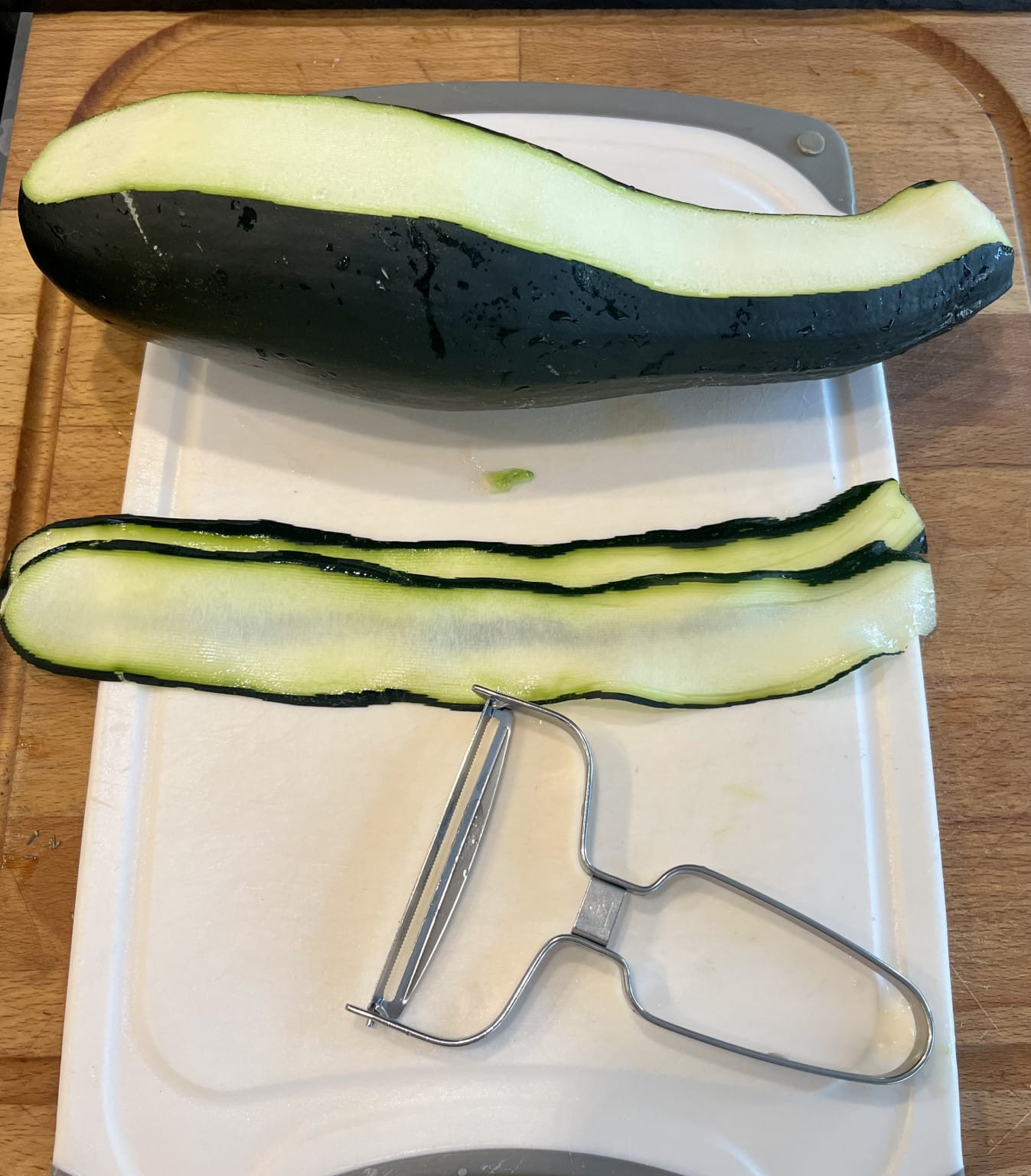 Zucchini-Lachs Röllchen Zucchini-Lachs Röllchen