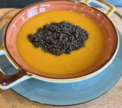 Kürbissuppe mit Beluga Linsen