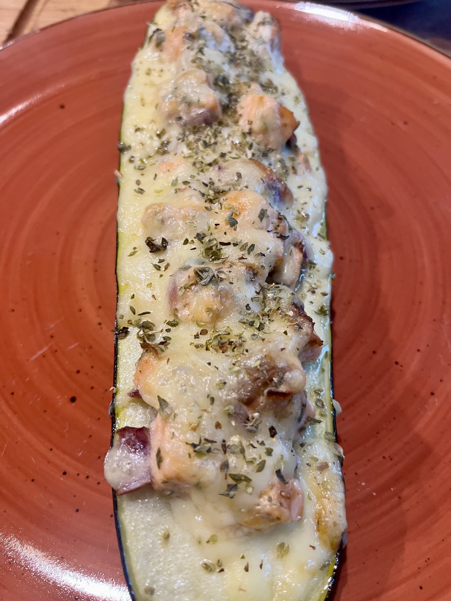 Lachs-Zucchini mit Käse überbacken