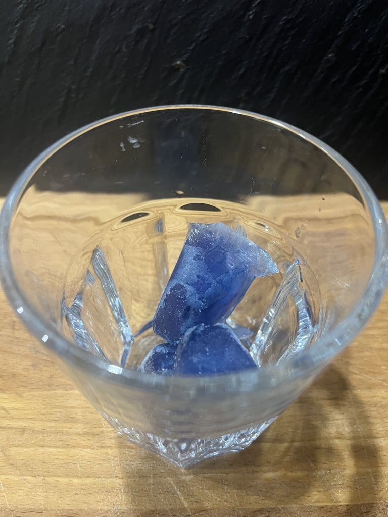 Blaue Eiswürfel - blue ice cubes