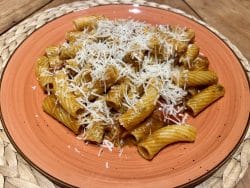 Rigatoni con ragu alla puszta – Rigatoni mit Gulasch