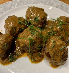 Köttbullar mit Sauce (schwedische Möbelhaus Gedächtnissauce)