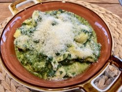 Spinat-Käse Tortellini mit Parmesan