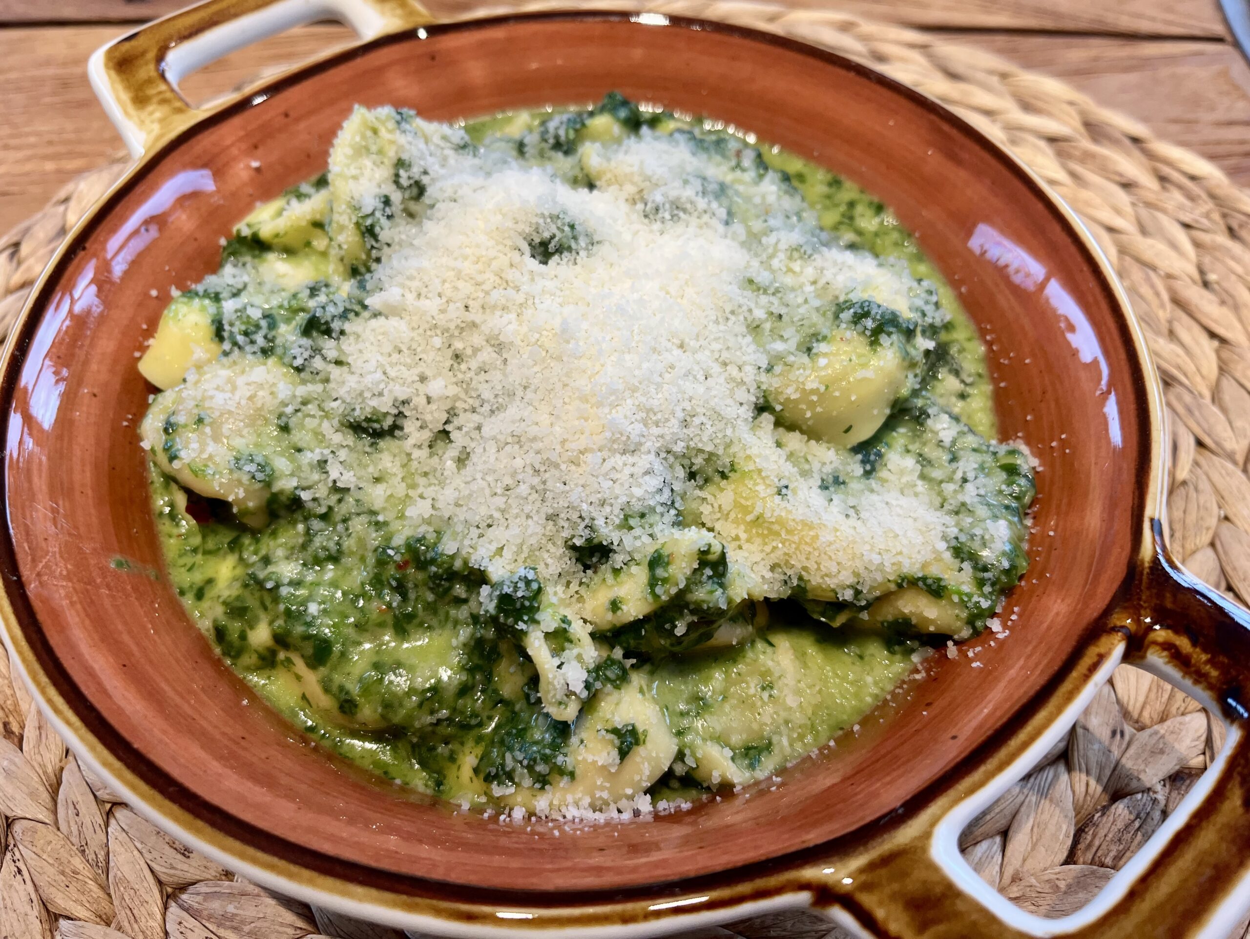 Spinat-Käse Tortellini mit Parmesan