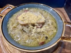 Kölsche Öllischzupp – Zwiebelsuppe aus Köln
