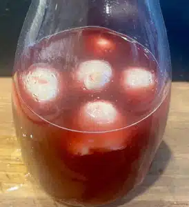 Kirschsaft mit Vampiraugen