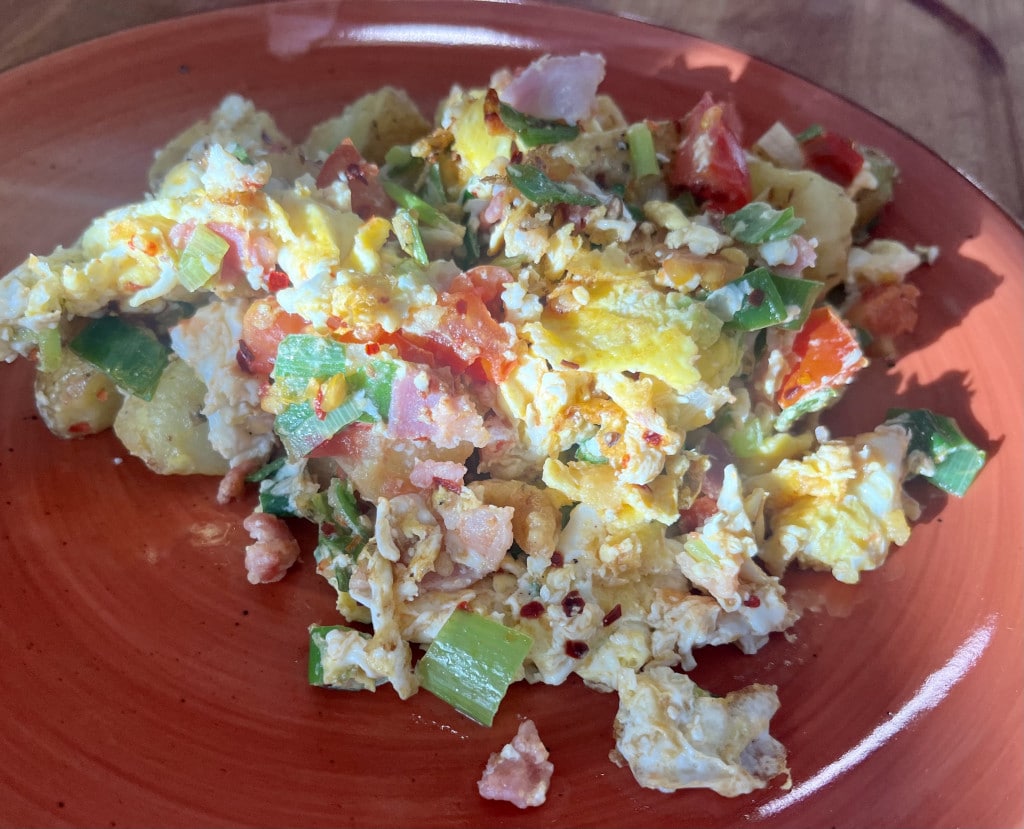 Bauernfrühstück Bratkartoffeln mit Ei und Speck