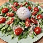 Tomaten-Rucola Salat mit Burrata und Balsamico-Senf Dressing
