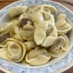 Tortellini mit Zwiebelsauce