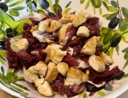 Geflügelsalat mit Radicchio und Mais