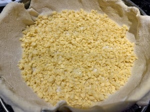 erste Schicht Käse