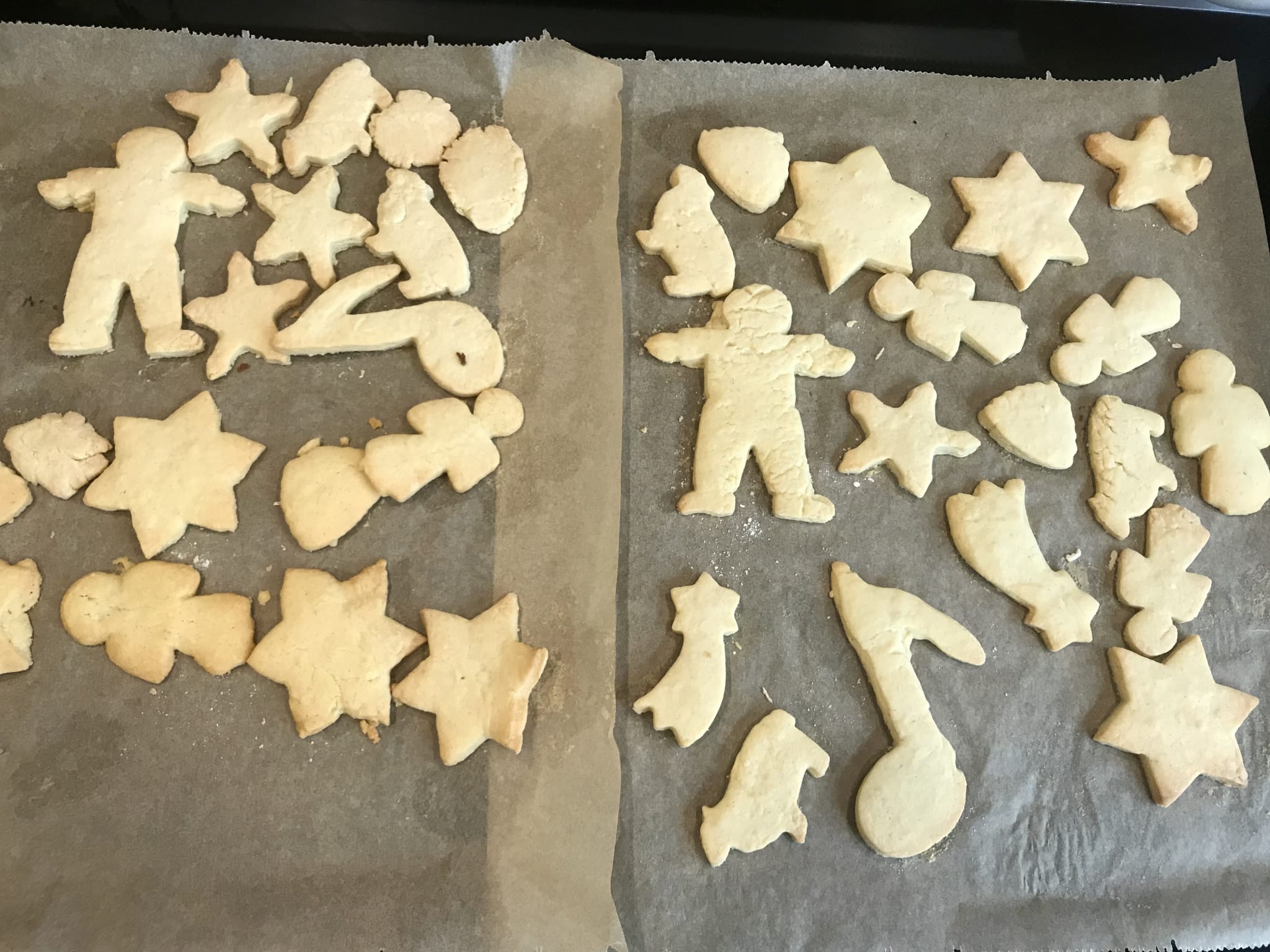 Ausstecherle - Plätzchen im Advent selbst machen Ausstecherle - Plätzchen im Advent selbst machen