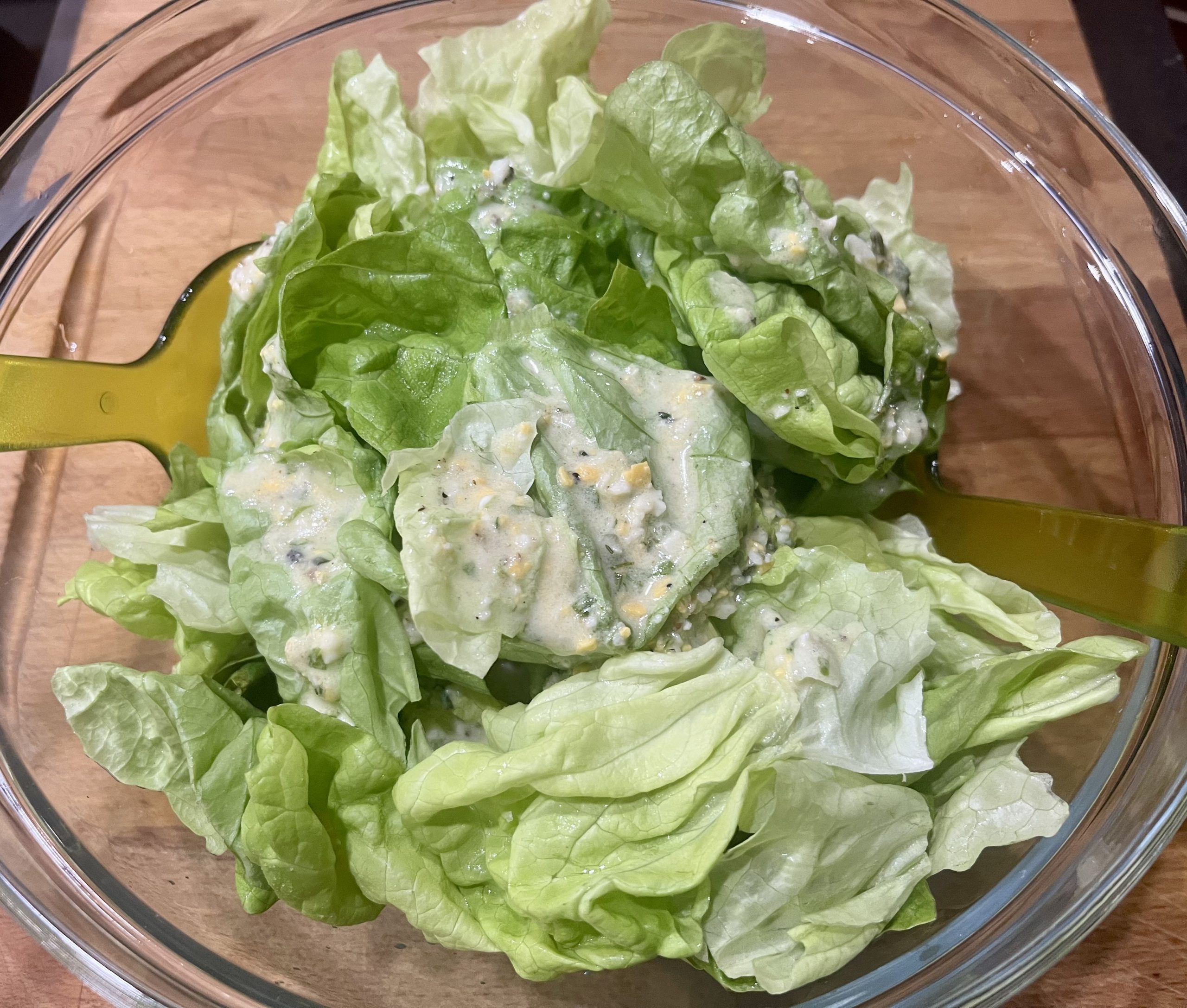 Grüner Salat mit Parmesan Dressing