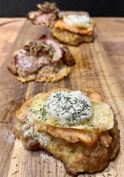 Gratinierte Reibekuchen Lachs-Camembert und Schinken-Käse